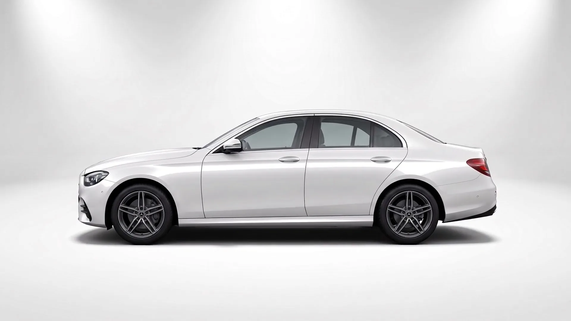 Mercedes-Benz de perfil en estudio, operación NumaGroup